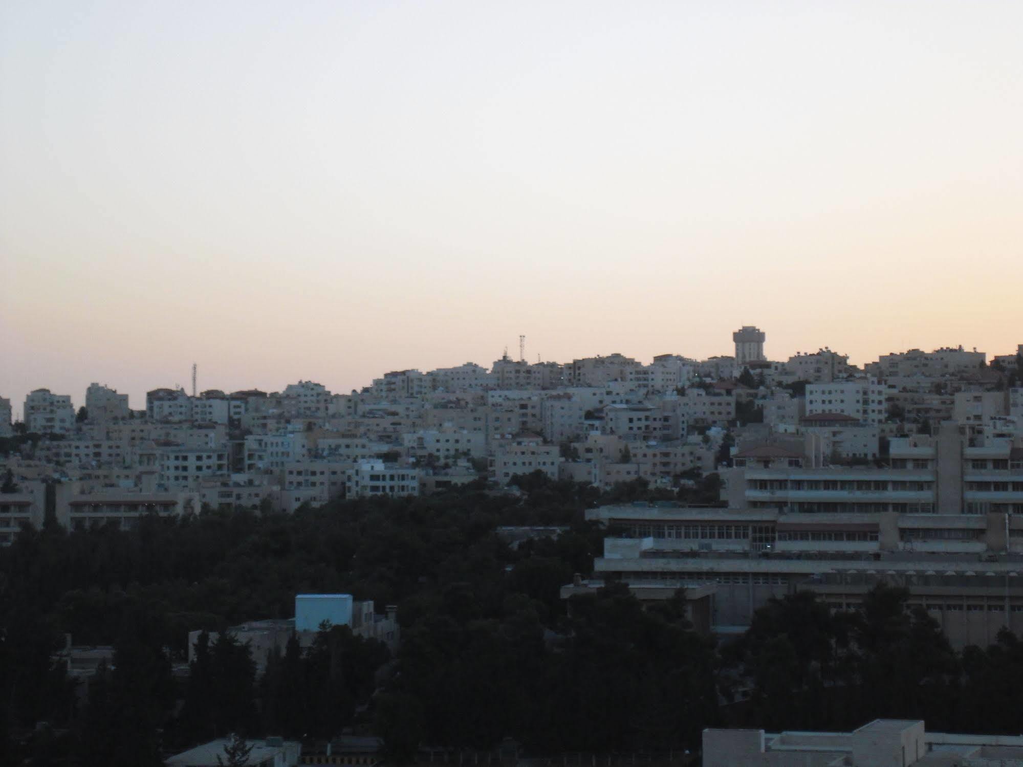 Al Bateel Hotel Apartments Amman Exteriör bild